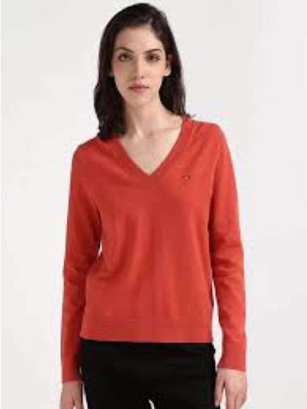 Tommy Hilfiger Women’s Red V-Neck Long Sleeve Tee. Item #11475